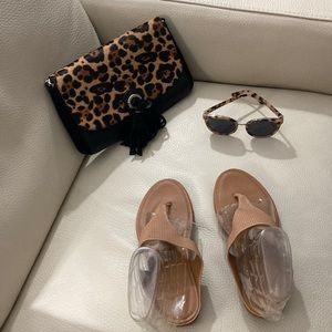 Like new fit flops only worn a couple of times.